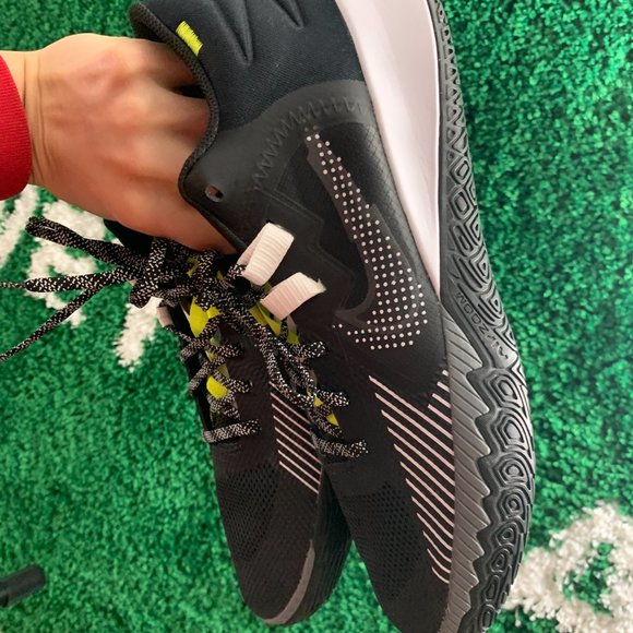 NIKE KYRIE FLYTRAP V SIZE 14 - Picture 2 of 4